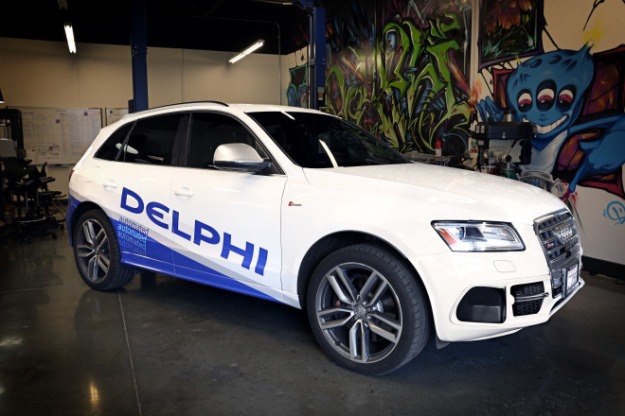 Delphis-automated-driving-vehicle_DLSV-garage-660x440