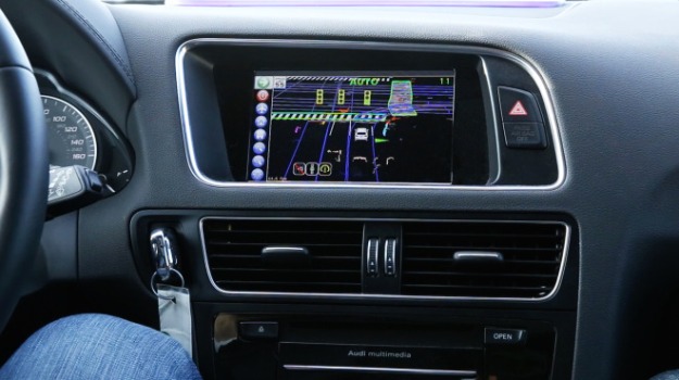 Delphis-automated-driving-vehicle_HMI-centerstack-660x370